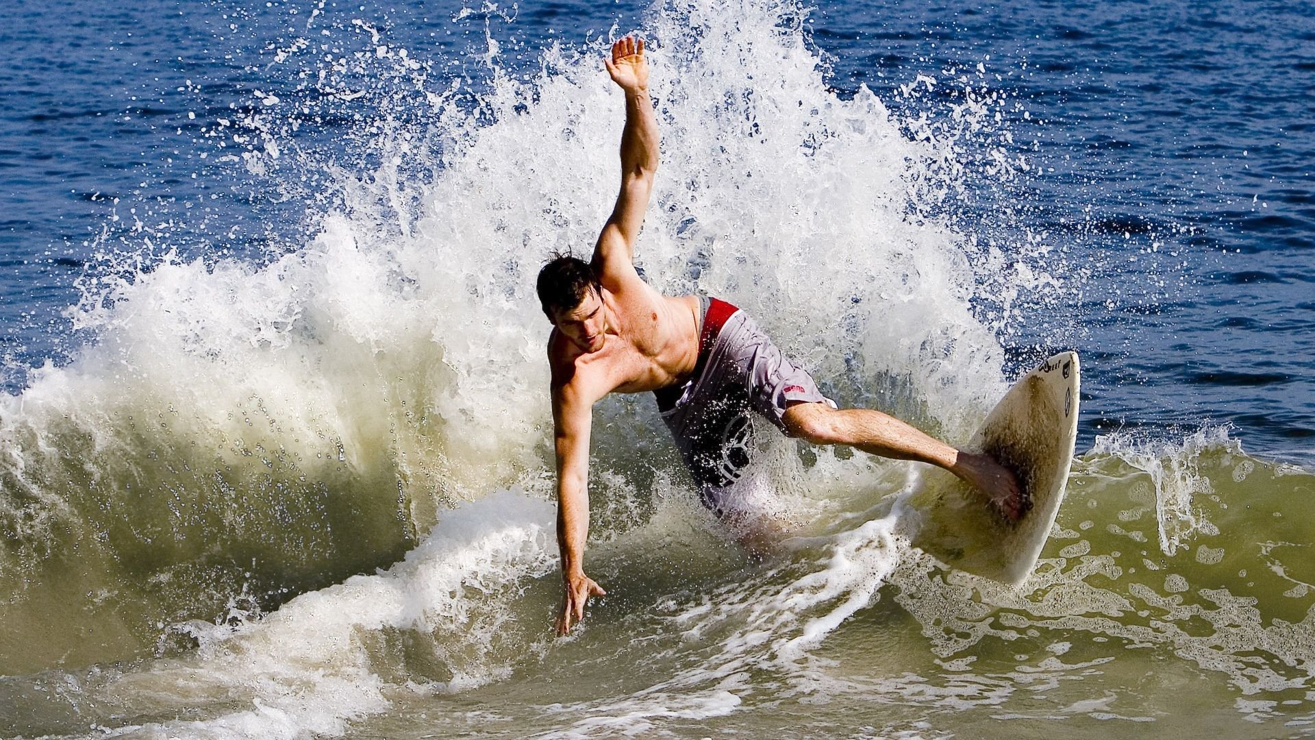 开云体育全站-特斯·冯·迪克：中场的指挥官，为南非队提供战术深度，安迪冯斯特拉克